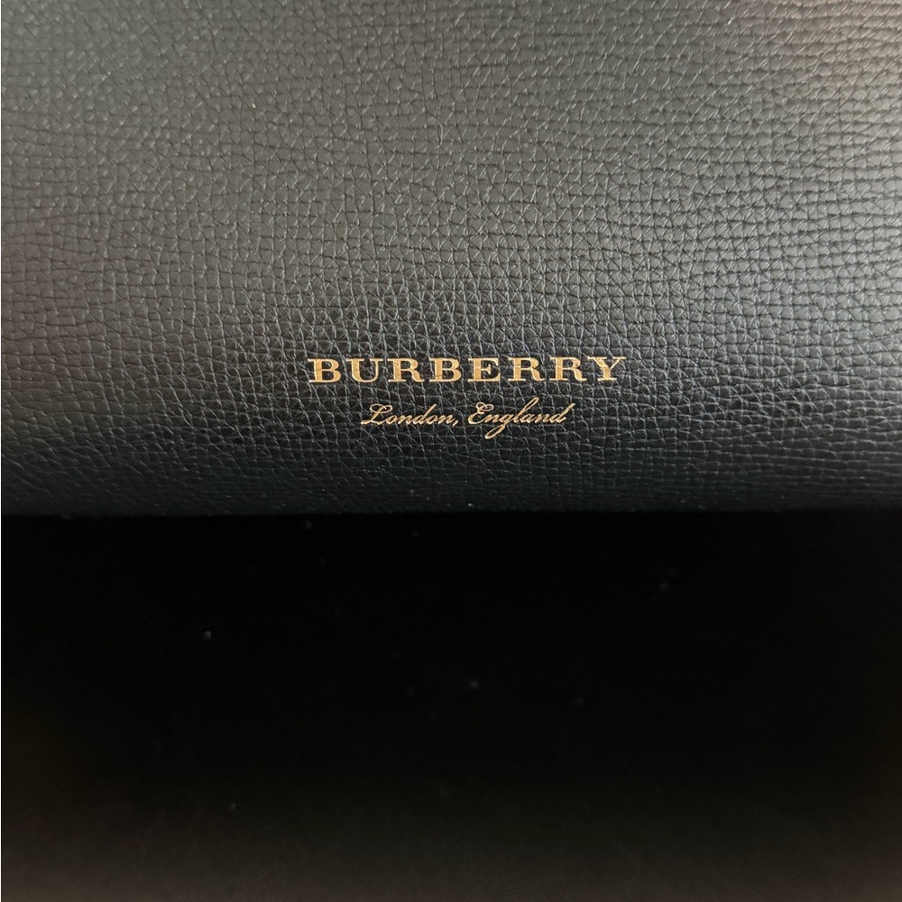 Black Burberry Camberley - Picture 4 of 8